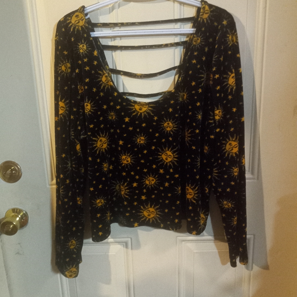 Womens 3X black sun and star blouse.